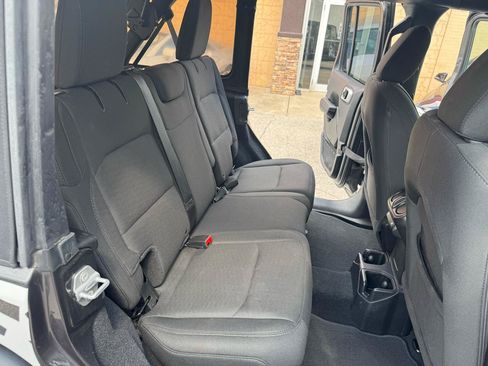 Used 2019 Jeep Wrangler Unlimited Sport S AWD/4WD image 21
