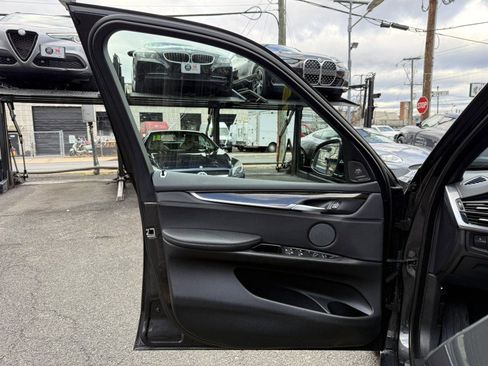 Used 2017 BMW X5 xDrive40e image 11