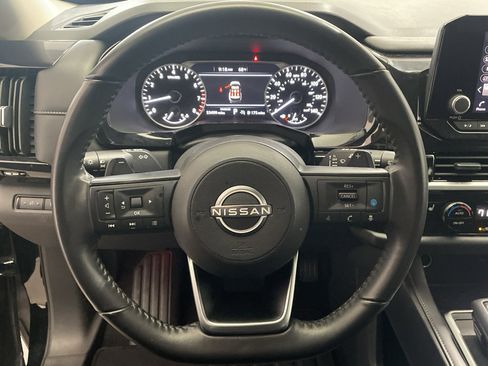 Used 2024 Nissan Pathfinder SV image 12