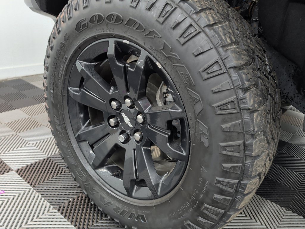 Used 2022 Chevrolet Colorado ZR2 w/ ZR2 Midnight Special Edition AWD/4WD image 35