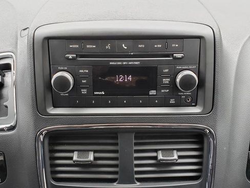 Used 2016 Dodge Grand Caravan SE image 21