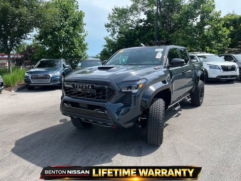 Used 2025 Toyota Tacoma TRD Pro AWD/4WD image 4