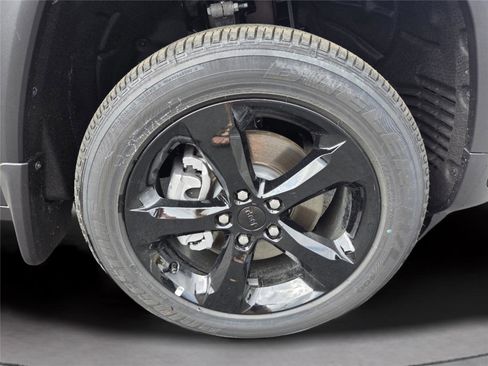 New 2025 Jeep Grand Cherokee L Altitude RWD image 38