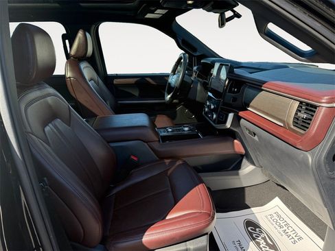 Used 2024 Ford Expedition Limited image 15