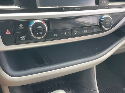 Used 2018 Toyota Highlander XLE image 10