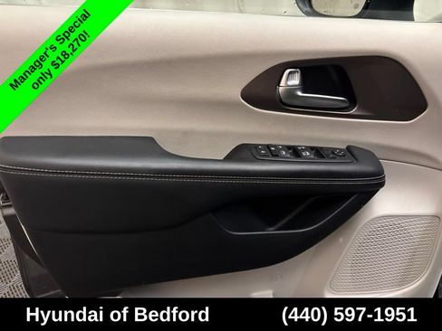 Used 2023 Chrysler Voyager LX FWD image 11