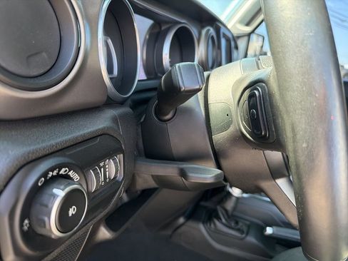 Used 2018 Jeep Wrangler Unlimited Sport S image 40