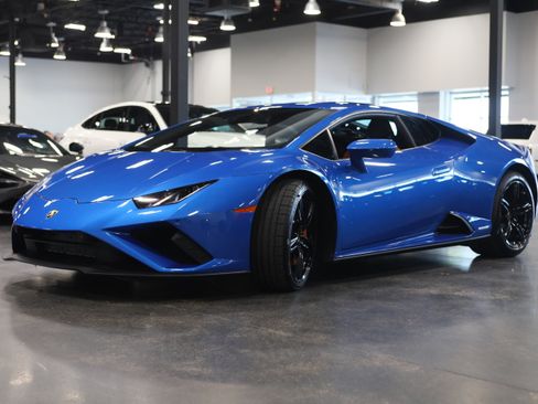 Used 2020 Lamborghini Huracan EVO RWD image 3
