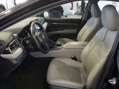 Used 2022 Toyota Camry SE w/ Convenience Package image 7