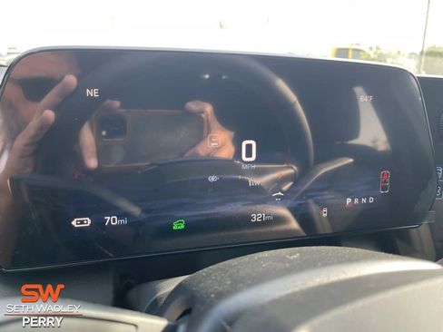 New 2025 Chevrolet Equinox EV RS image 18