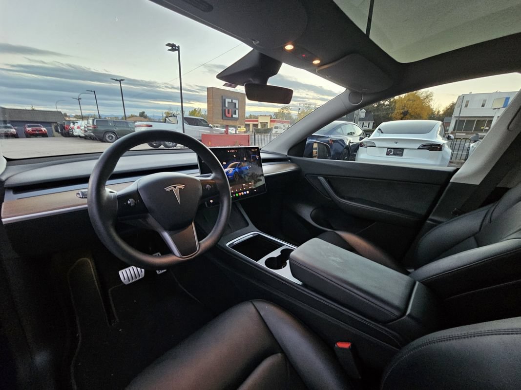 Used 2022 Tesla Model Y Performance AWD/4WD image 2