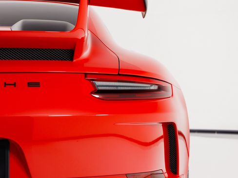 Used 2018 Porsche 911 GT3 w/ Sport Chrono Package RWD image 68