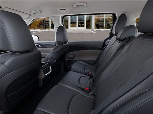 New 2025 Kia Carnival EX image 18