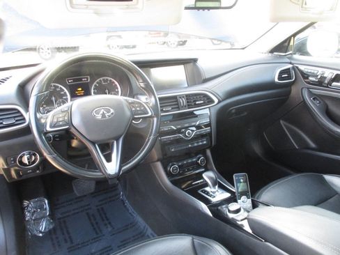 Used 2018 INFINITI QX30 Essential AWD 4dr Crossover (m image 32