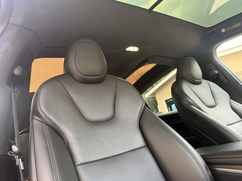 Used 2022 Tesla Model X image 19