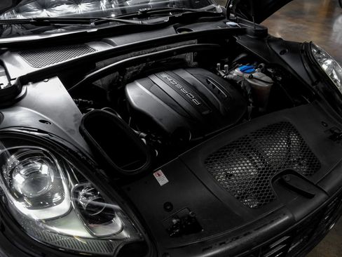 Used 2017 Porsche Macan AWD/4WD image 55