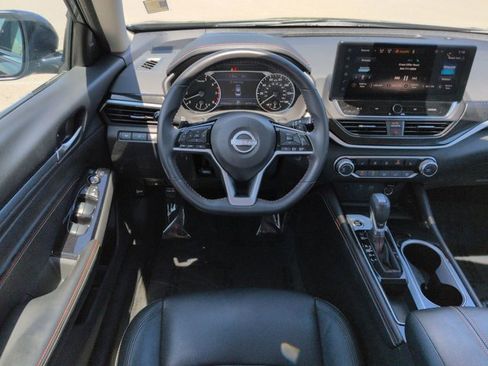 Used 2023 Nissan Altima 2.5 SR w/ SR Premium Package image 15