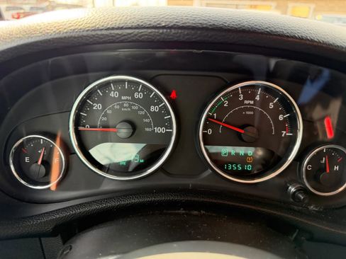 Used 2014 Jeep Wrangler Unlimited Sahara AWD/4WD image 14
