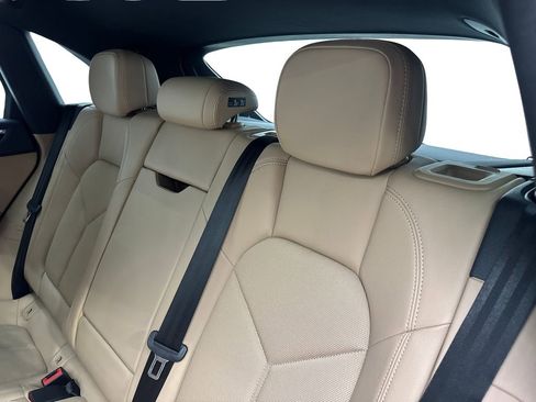 Used 2023 Porsche Macan AWD/4WD image 33