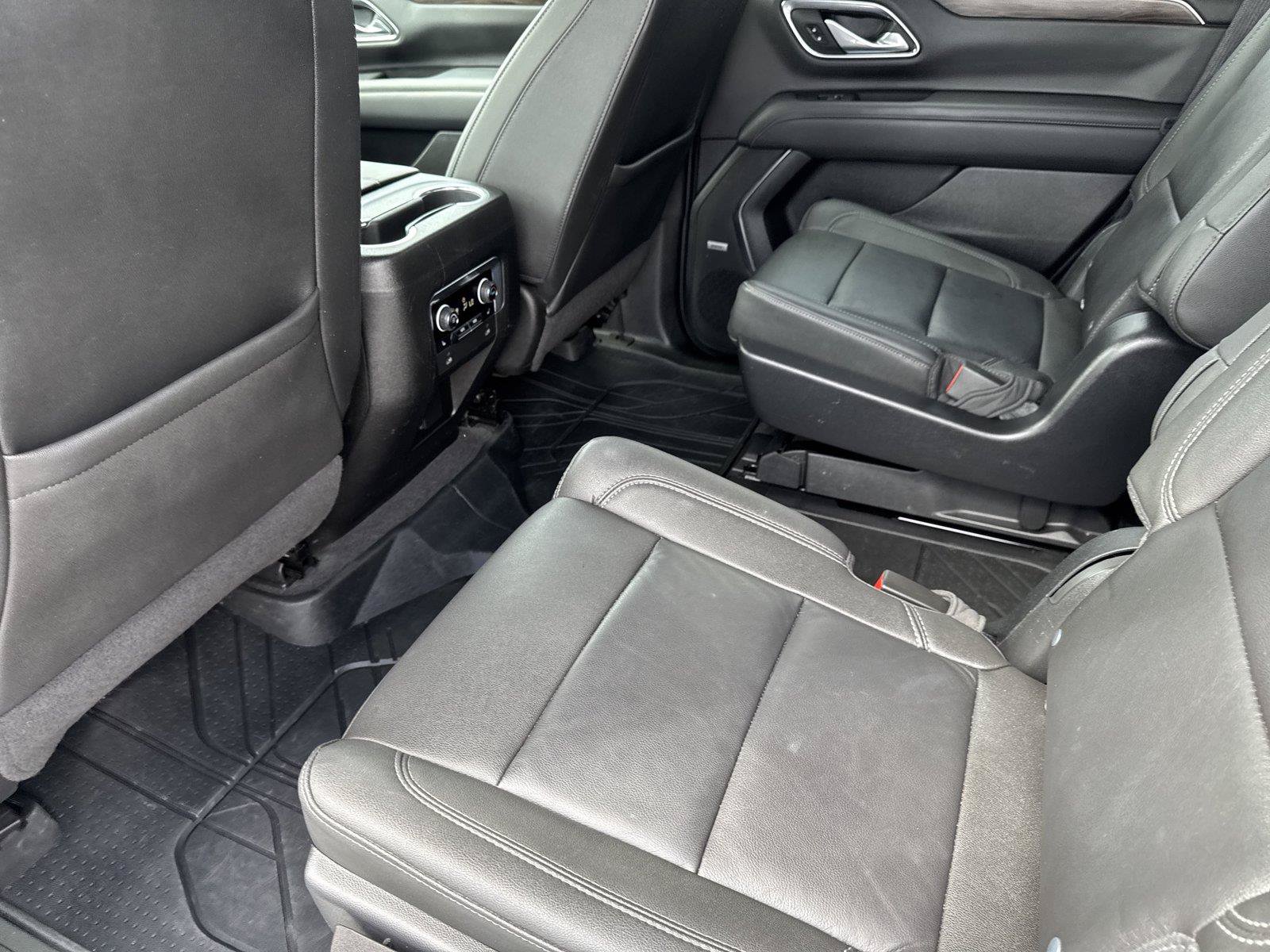 Used 2022 Chevrolet Tahoe Z71 w/ Luxury Package AWD/4WD image 31