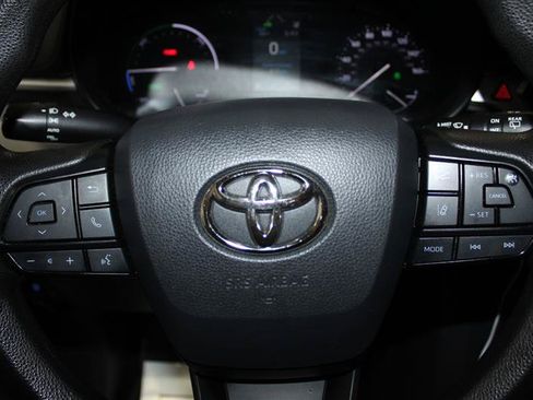 Used 2023 Toyota Sienna LE w/ LE Plus Package FWD image 17