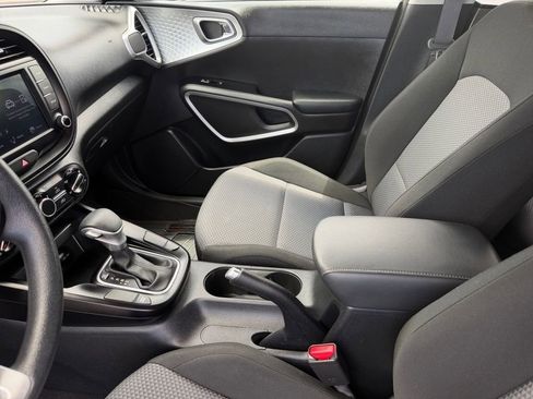 Used 2022 Kia Soul LX FWD image 12