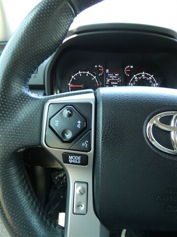 Used 2020 Toyota 4Runner SR5 AWD/4WD image 23