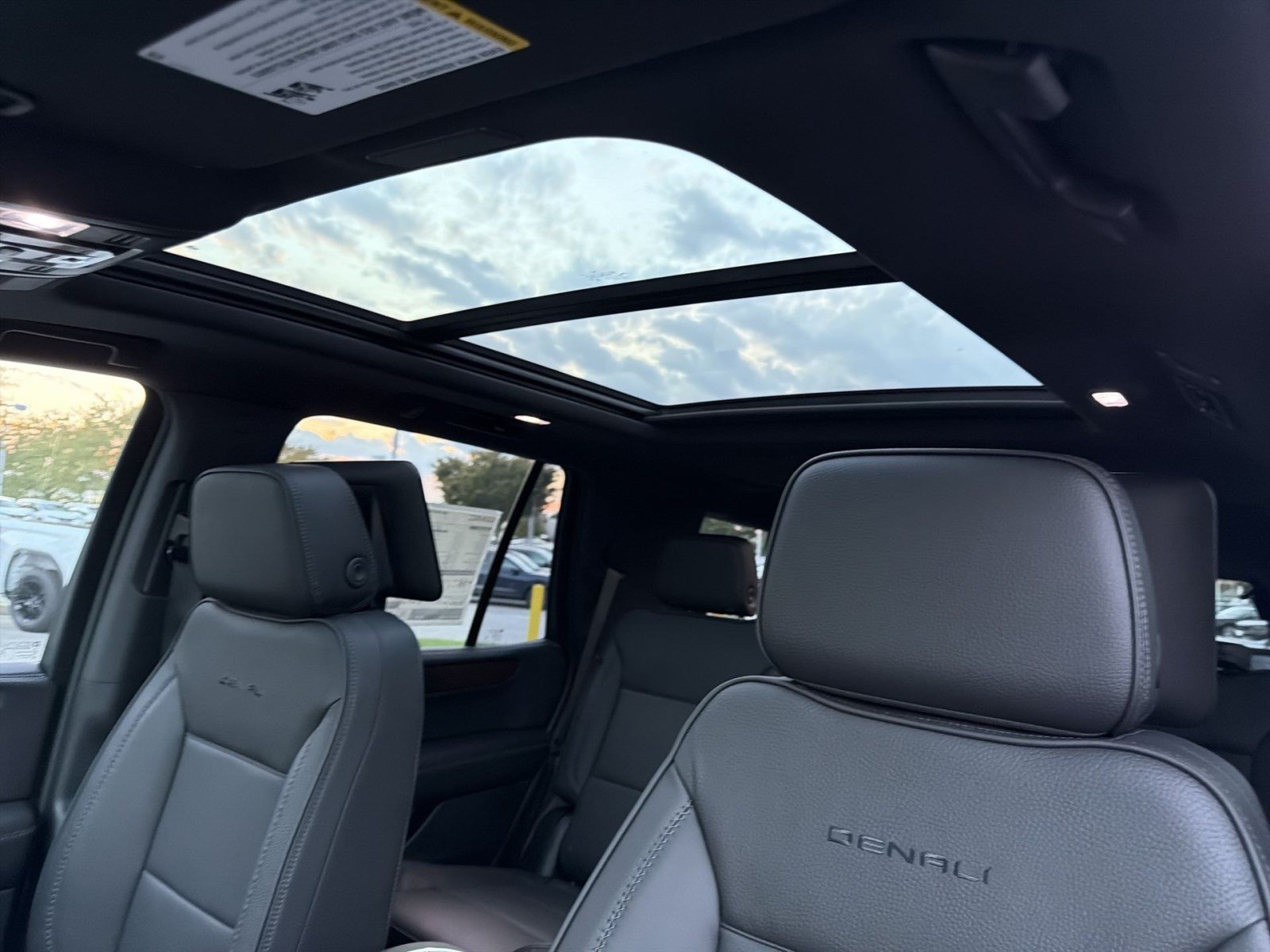 New 2026 GMC Yukon Denali w/ Denali Reserve Package AWD/4WD image 19