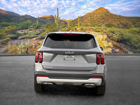 Certified 2025 Kia Sorento LX FWD image 9