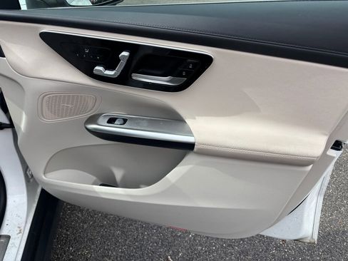 Used 2024 Mercedes-Benz GLC 300 4MATIC image 24