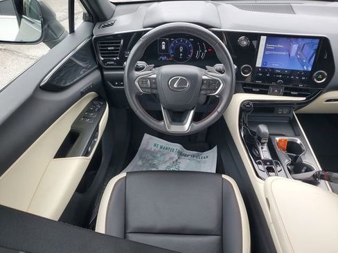 Used 2024 Lexus NX 250 FWD w/ Towing Package (2000 Lbs) image 18