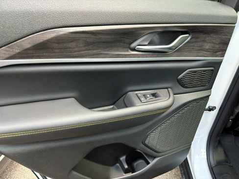 New 2026 Jeep Grand Cherokee Limited AWD/4WD image 7