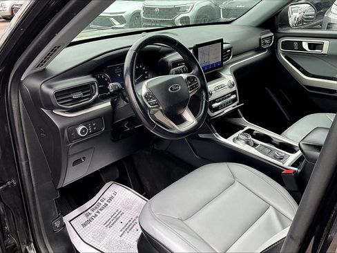Used 2021 Ford Explorer XLT w/ Equipment Group 202A AWD/4WD image 13