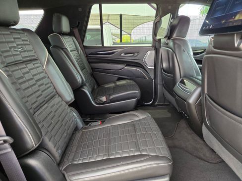 Used 2023 Cadillac Escalade V AWD/4WD image 32