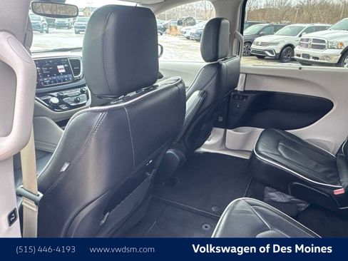 Used 2024 Chrysler Pacifica Limited image 13