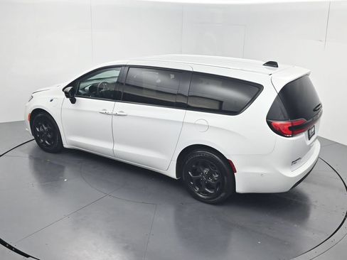 Used 2024 Chrysler Pacifica Limited FWD image 52