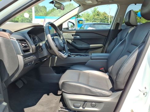 Used 2023 Nissan Rogue SV w/ SV Premium B Package AWD/4WD image 11
