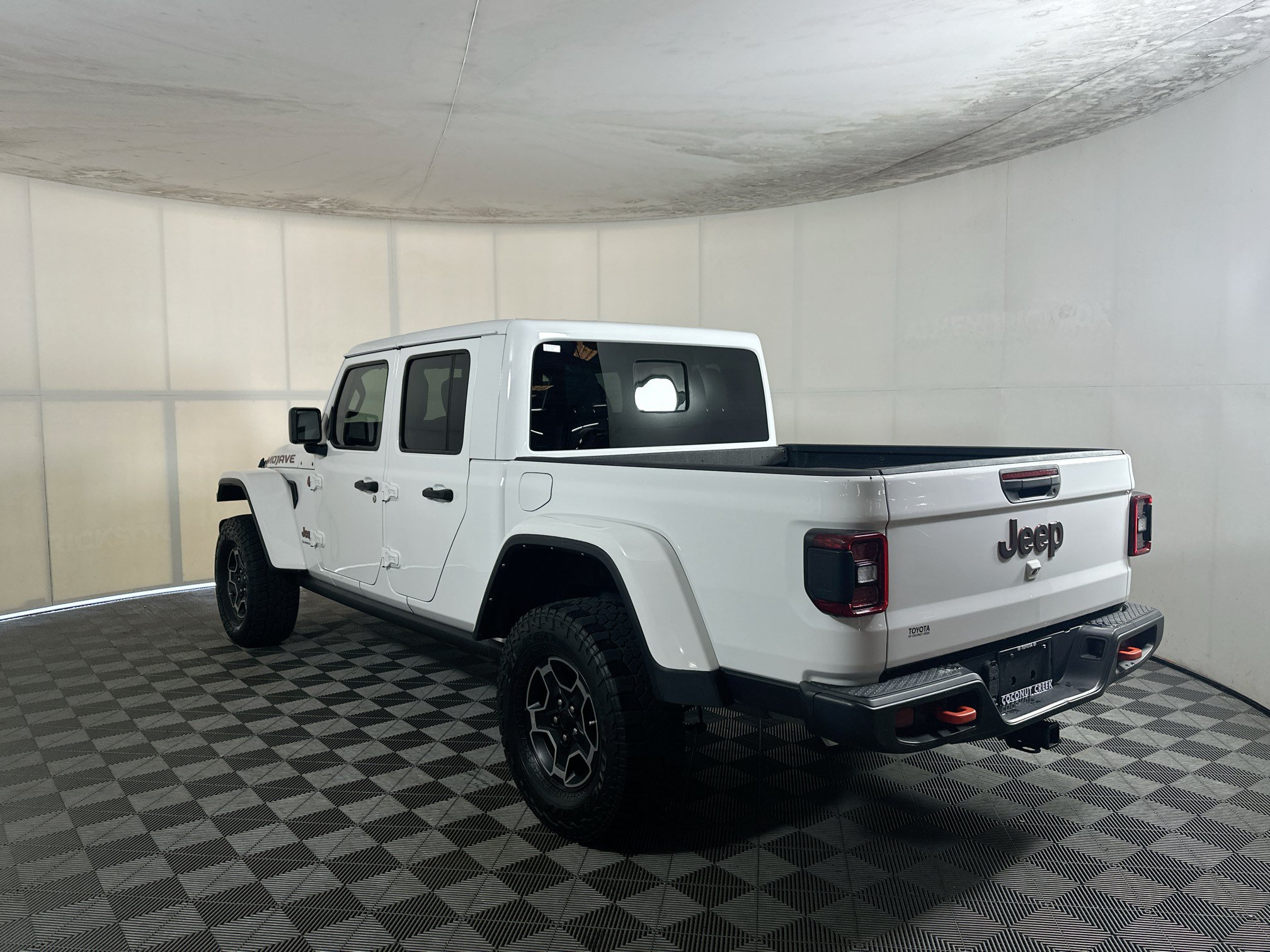 Used 2023 Jeep Gladiator Mojave w/ LED Lighting Group AWD/4WD image 5