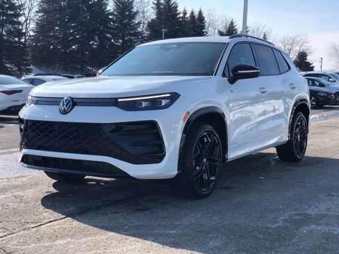 New 2026 Volkswagen Tiguan SE R-Line AWD/4WD image 3