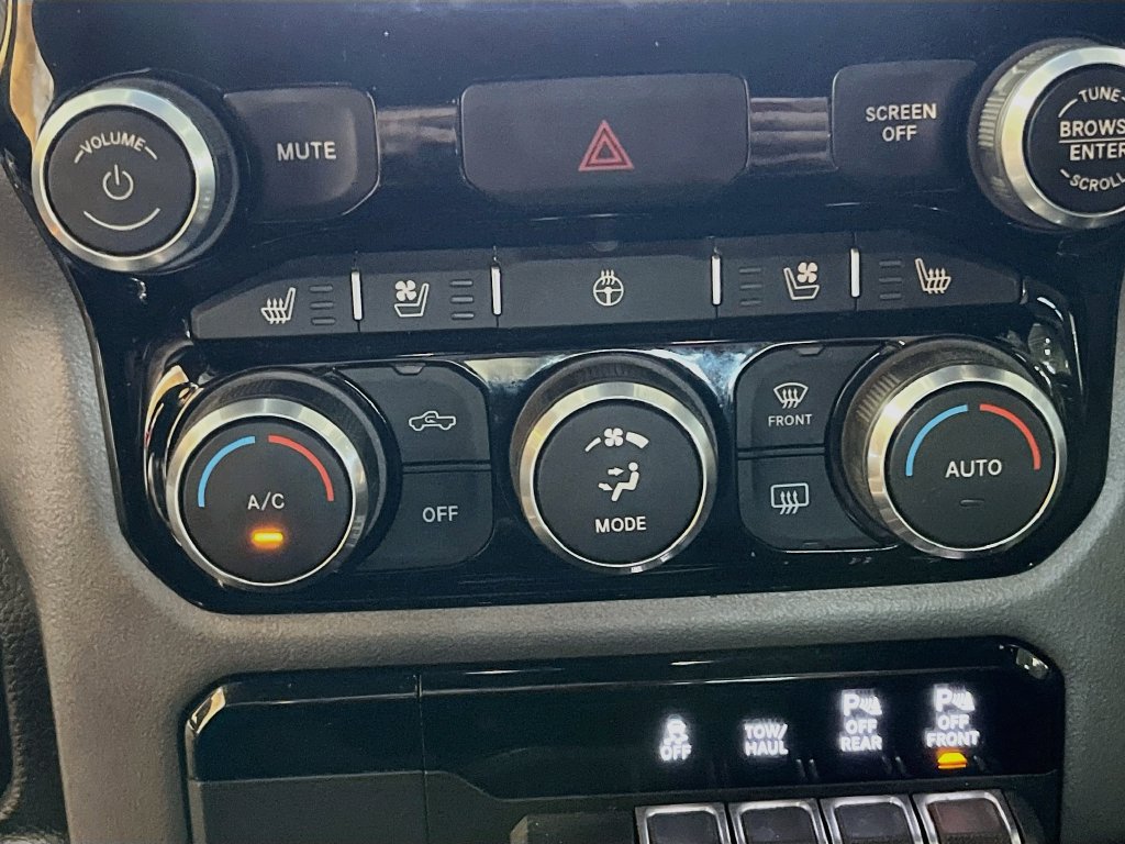 Used 2022 RAM 1500 Laramie AWD/4WD image 16