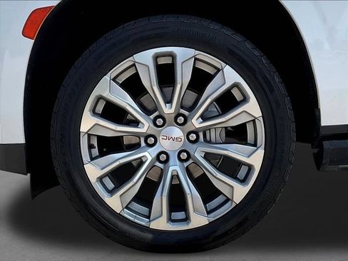 Used 2021 GMC Yukon Denali w/ Denali Premium Package RWD image 36