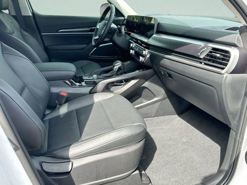 Used 2024 Kia Telluride S image 8