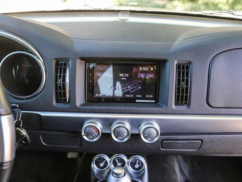 Used 2005 Chevrolet SSR w/ Preferred Equipment Group image 28