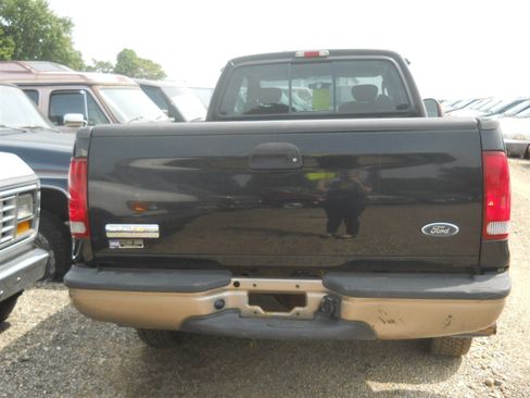 Used 2005 Ford F250 4x4 SuperCab Super Duty image 3