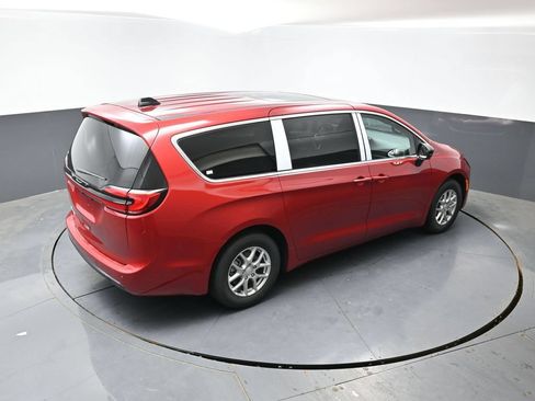 New 2027 Chrysler Pacifica Select FWD image 26