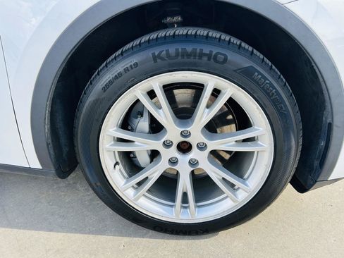 Used 2020 Tesla Model Y Long Range AWD/4WD image 43