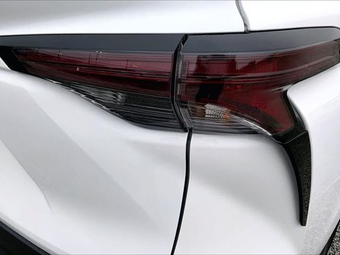 Used 2026 Toyota Sienna LE FWD image 30