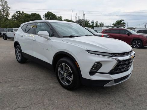 Used 2023 Chevrolet Blazer LT FWD image 2
