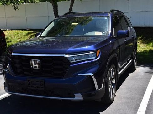 Used 2023 Honda Pilot Touring image 4