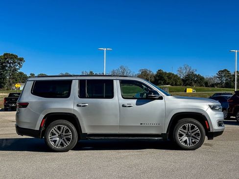 Used 2024 Jeep Wagoneer Series II w/ Flexible Seating Group image 6